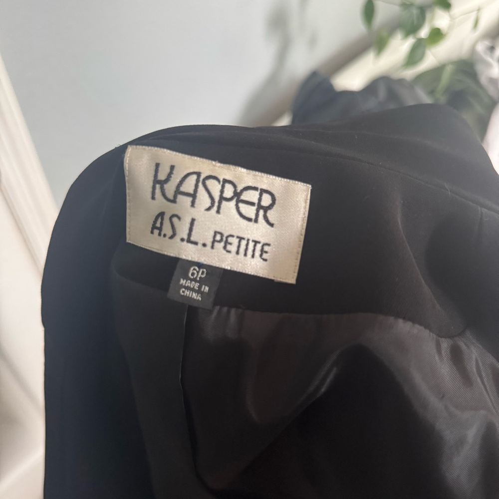 Vintage Kasper Classic Black Women's Blazer - Size 6P - Picture 4 of 4
